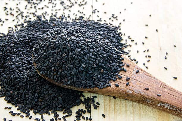 تصویر 2 از سیاه دانه کوبیده شده تازه آسیاب‌ شده طبیعی